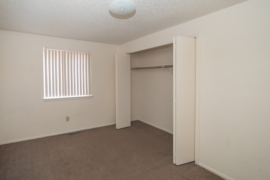 More Photos Of 208 E Saint Clair Ave, Longmont Apartments For Sale