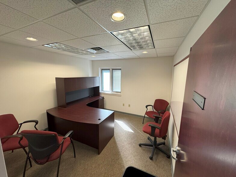 More Photos Of 182 Industrial Rd, Glen Rock Office For Lease