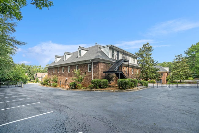 More Photos Of 655 Village Square Dr, Stone Mountain Loft Creative Space For Lease