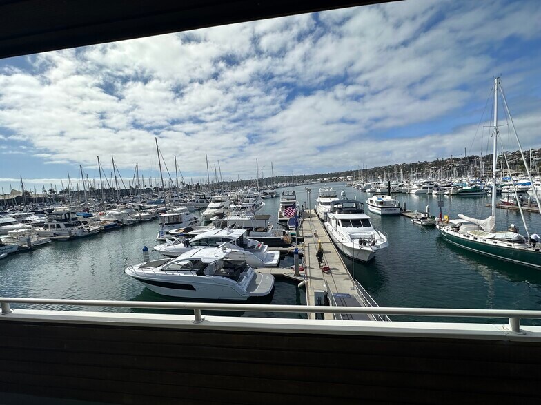 Primary Photo Of 2385 Shelter Island Dr, San Diego Office For Lease