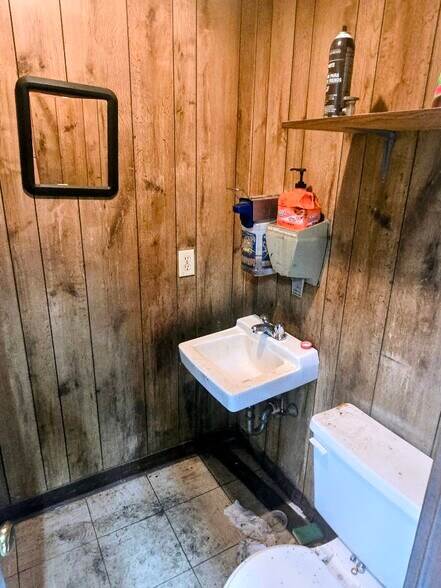 More Photos Of 1431 MS-69 S, Columbus Industrial For Lease