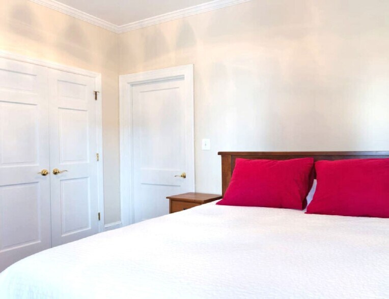 More Photos Of 220 3rd St SE, Washington Multifamily For Sale