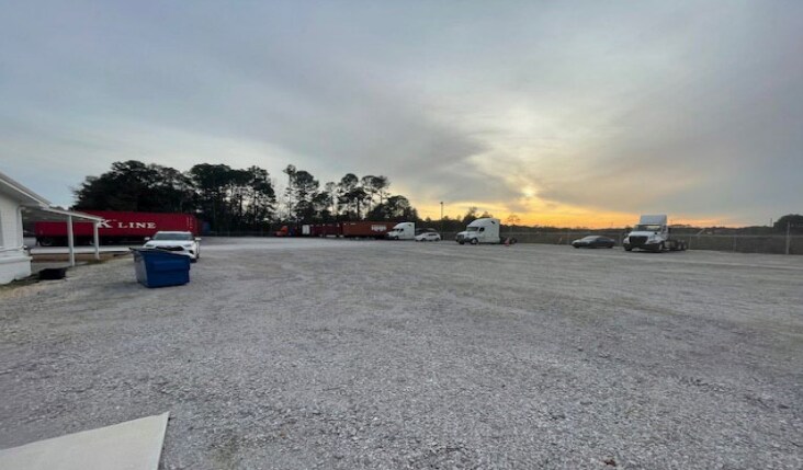 More Photos Of 4689 Colgate Dr, Mobile Truck Terminal For Lease