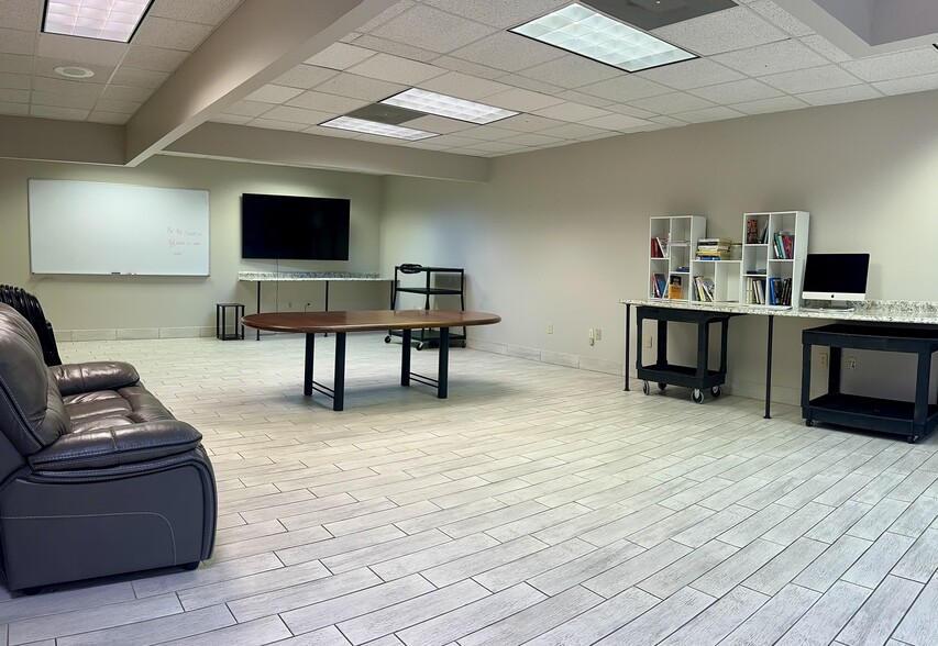 More Photos Of 401 Westpark Ct, Peachtree City Office For Lease