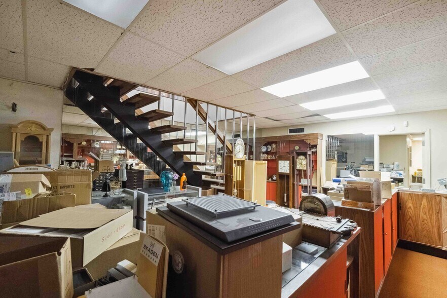 More Photos Of 431 Bank St, Ottawa General Retail For Sale