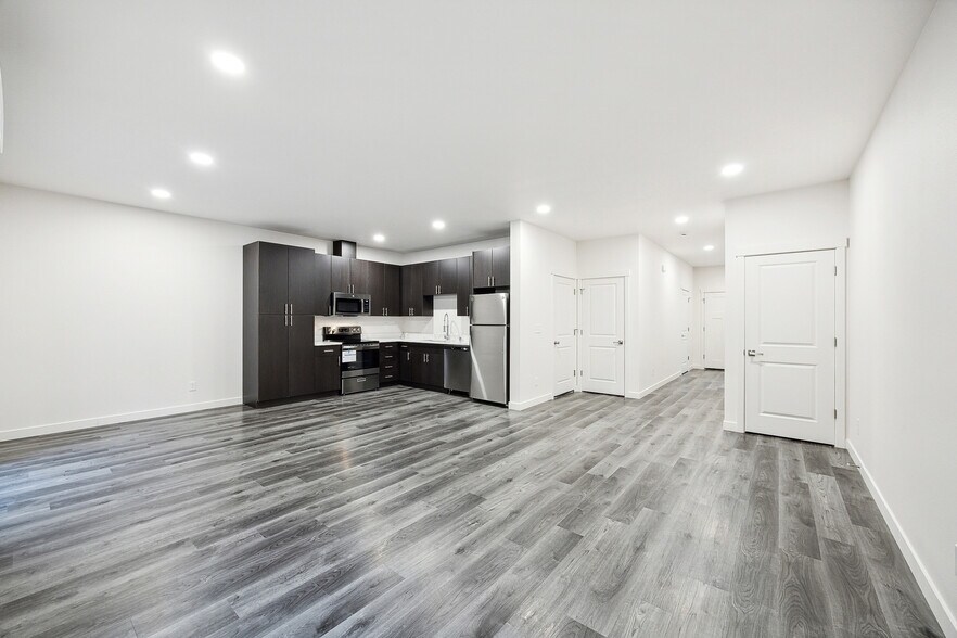 More Photos Of 3005 Russell Rd, Centralia Apartments For Sale