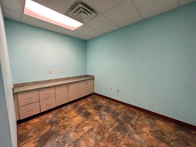 More Photos Of 1355 W Main St, Bellevue Office For Lease
