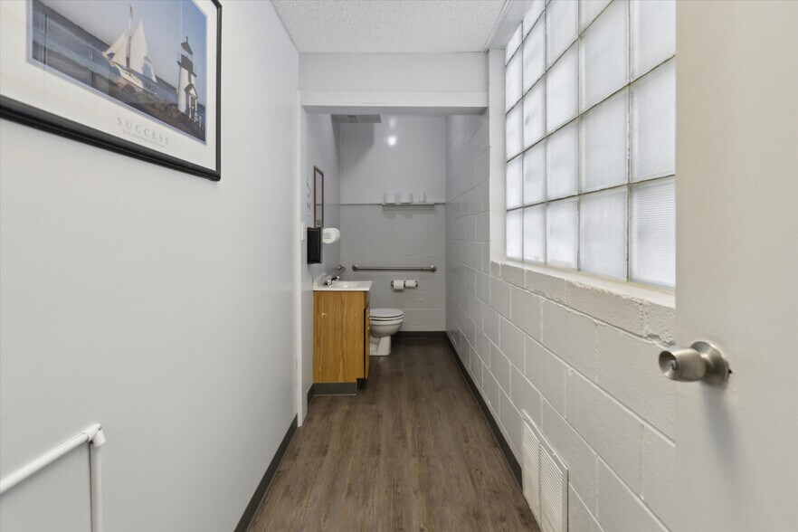 More Photos Of 1000 N Johnson St, Bay City Medical For Sale