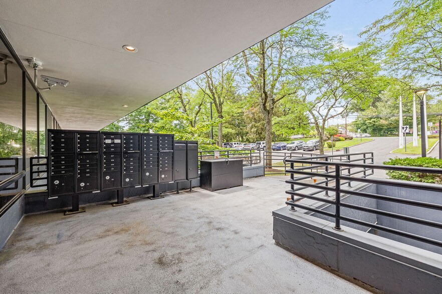 More Photos Of 95 Chestnut Ridge Rd, Montvale Office For Lease