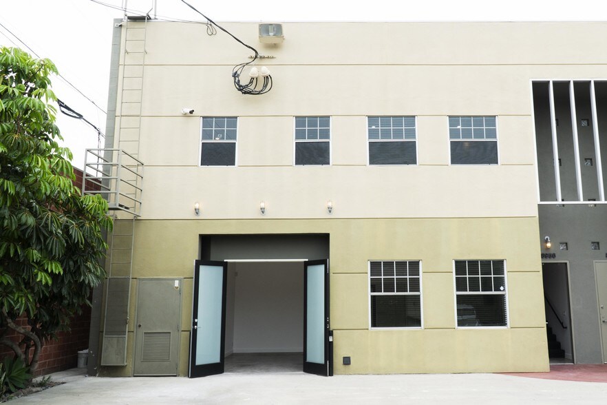 More Photos Of 8950-8956 Ellis Ave, Los Angeles Showroom For Lease