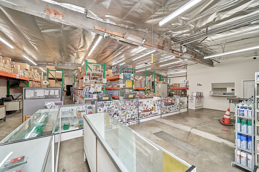 More Photos Of 1977 S Los Angeles St, Los Angeles Distribution For Sale