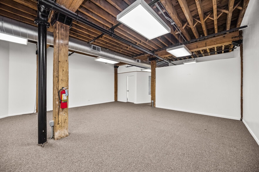 More Photos Of 222 W Ontario St, Chicago Loft Creative Space For Lease