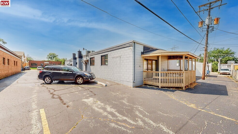 More Photos Of 707-717 N Iowa Ave, Villa Park Office For Sale