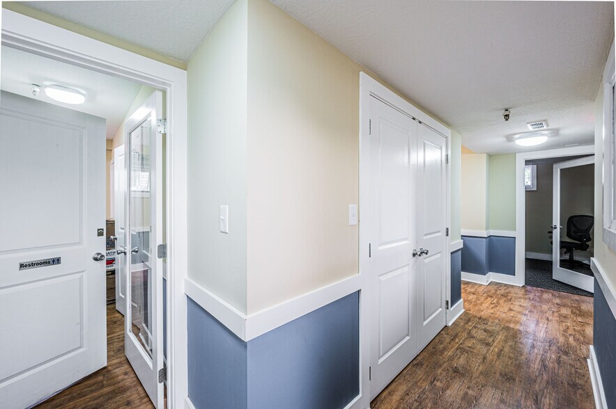 More Photos Of 1502 Westen St, Bowling Green Office For Sale