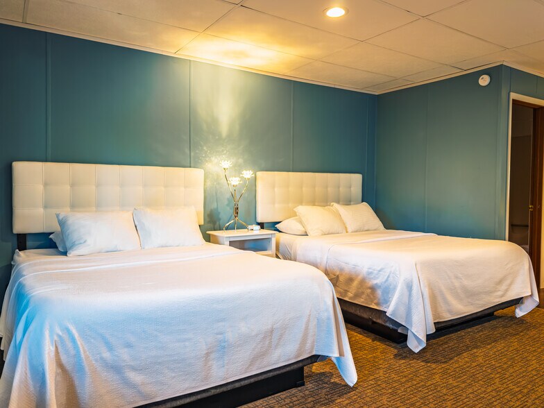 More Photos Of 855 N 5th St, Custer Hotel For Sale