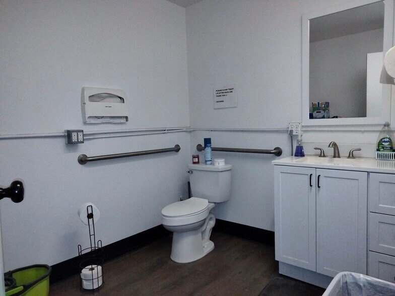 More Photos Of 4125 Market St, Ventura Light Manufacturing For Sale