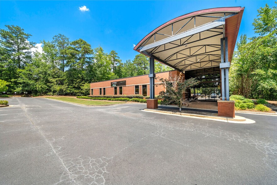 More Photos Of 1000 Commerce Dr, Peachtree City Medical For Sale