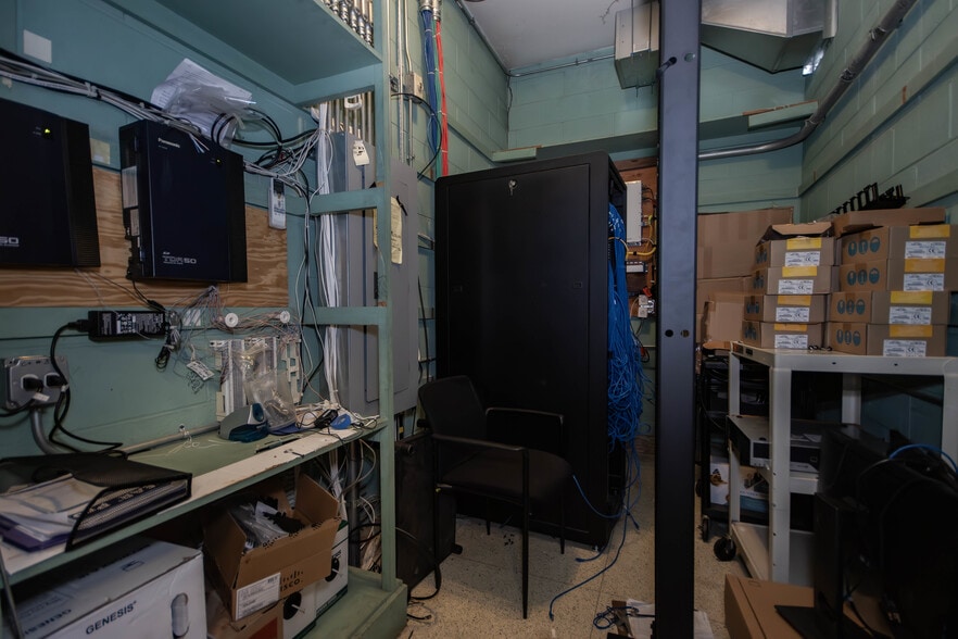 More Photos Of 819 & 831-847 N Leamington Ave, Chicago Schools For Sale