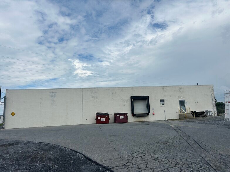 More Photos Of 800 Mountain Home Road Rd, Sinking Spring Warehouse For Lease