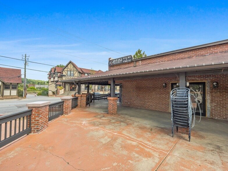 More Photos Of 10 Biltmore Plz, Asheville Restaurant For Lease