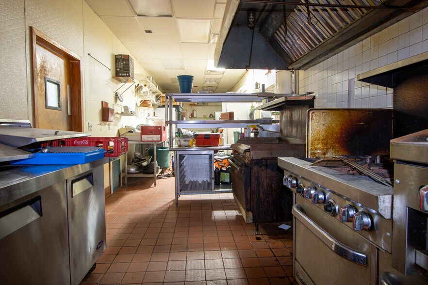 More Photos Of 100 Long Point Rd, Melbourne Beach Storefront For Lease