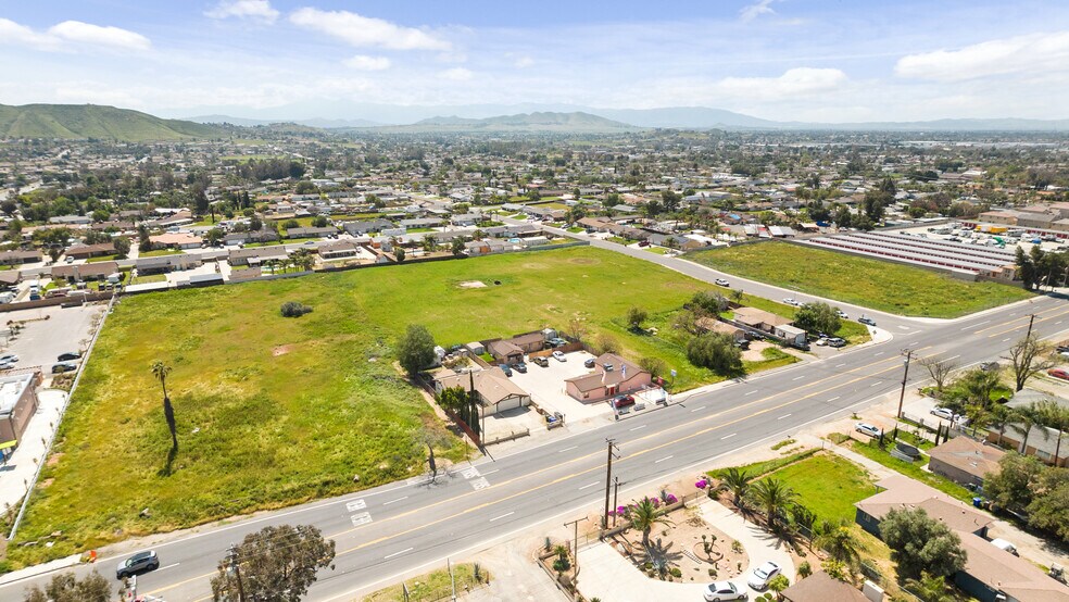 More Photos Of 8320-8322 Mission Blvd, Jurupa Valley Storefront Retail Office For Sale