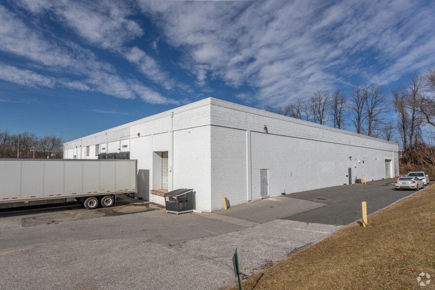 More Photos Of 221 Cockeysville Rd, Cockeysville Warehouse For Lease