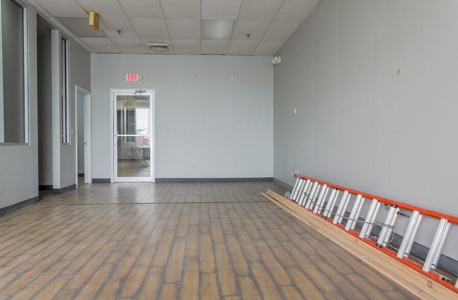 More Photos Of 405-443 Western Ave, South Portland Unknown For Lease