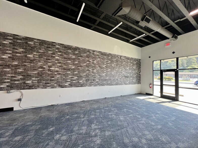 More Photos Of Highway 101 At Hemlock Ave, Coos Bay Unknown For Lease