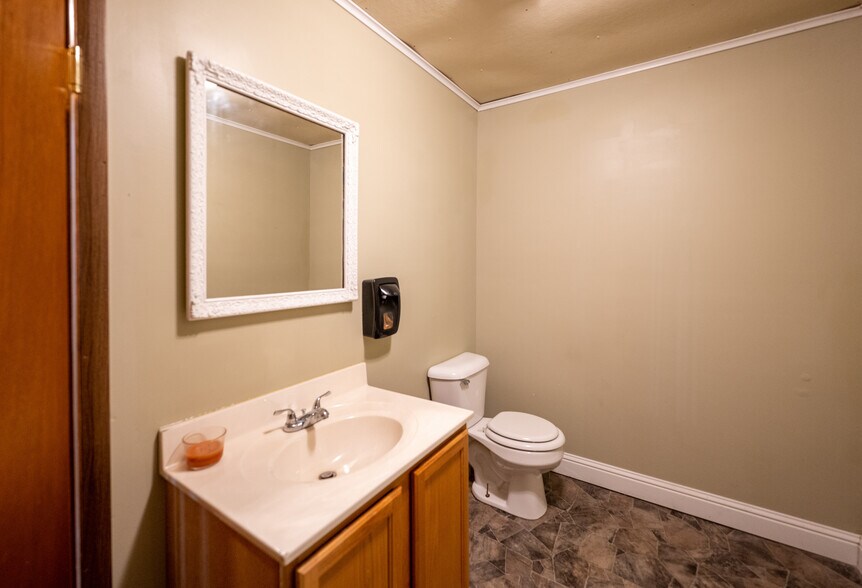 More Photos Of 4634 Highway 185, New Haven Freestanding For Sale