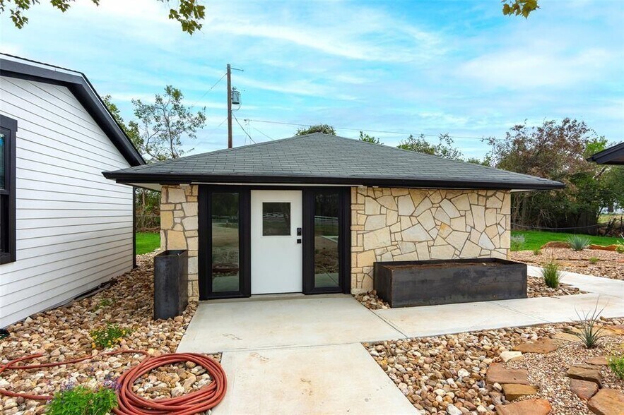 More Photos Of 27320 Ranch Road 12, Dripping Springs Office For Sale