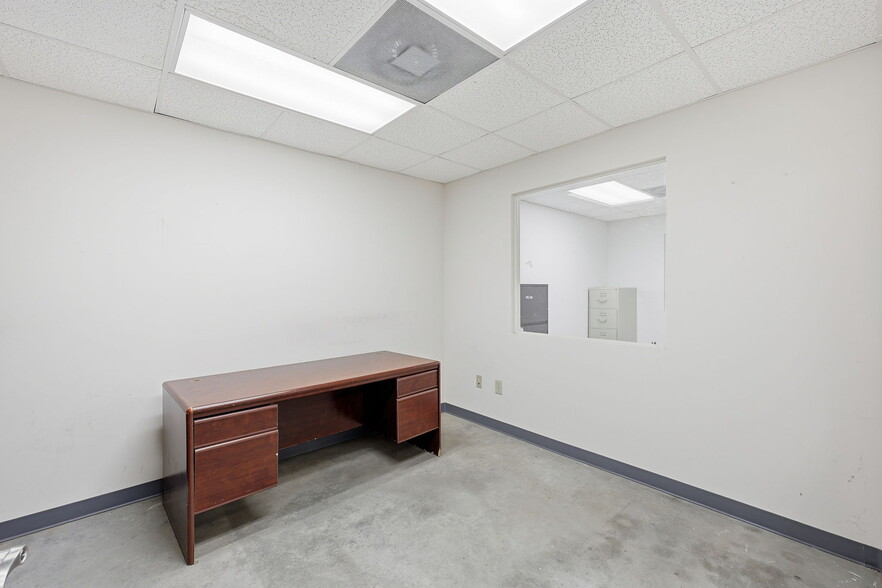 More Photos Of 3743 Old Flowery Branch Rd, Oakwood Warehouse For Lease