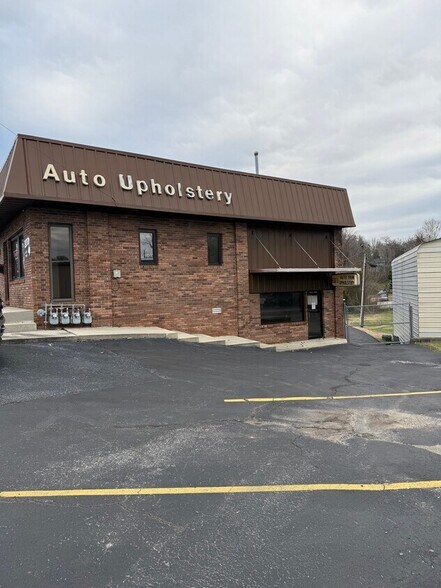 More Photos Of 715 E Spring St, Cookeville General Retail For Lease