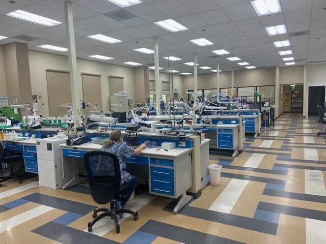 More Photos Of 5305 E 18th St, Vancouver Office For Sale