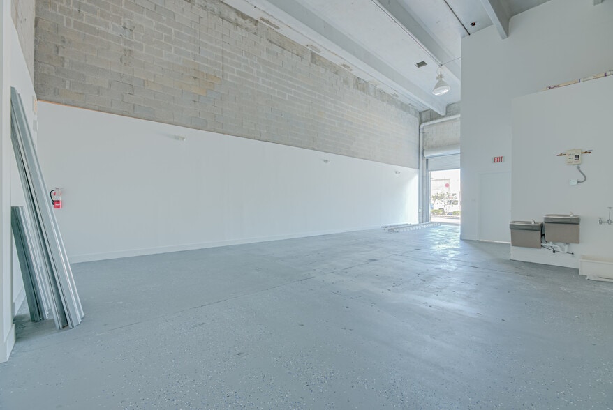 More Photos Of 3300 NW 112th Ave, Miami Light Manufacturing For Lease