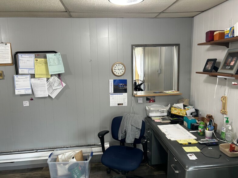 More Photos Of 405 W Barber Ave, Livingston Flex For Sale