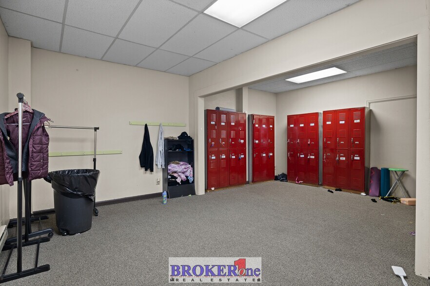 More Photos Of 225 N Wolcott St, Casper Flex For Sale