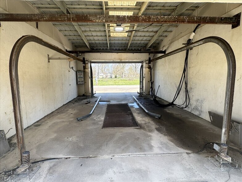 More Photos Of 204 Maple St, Clarence Carwash For Sale