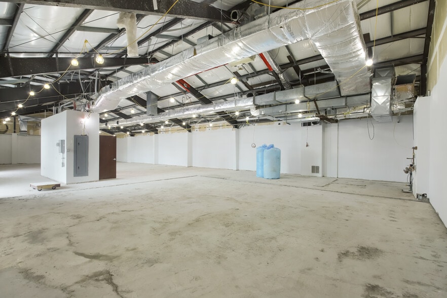 More Photos Of 1781 Hylan Blvd, Staten Island Office For Lease