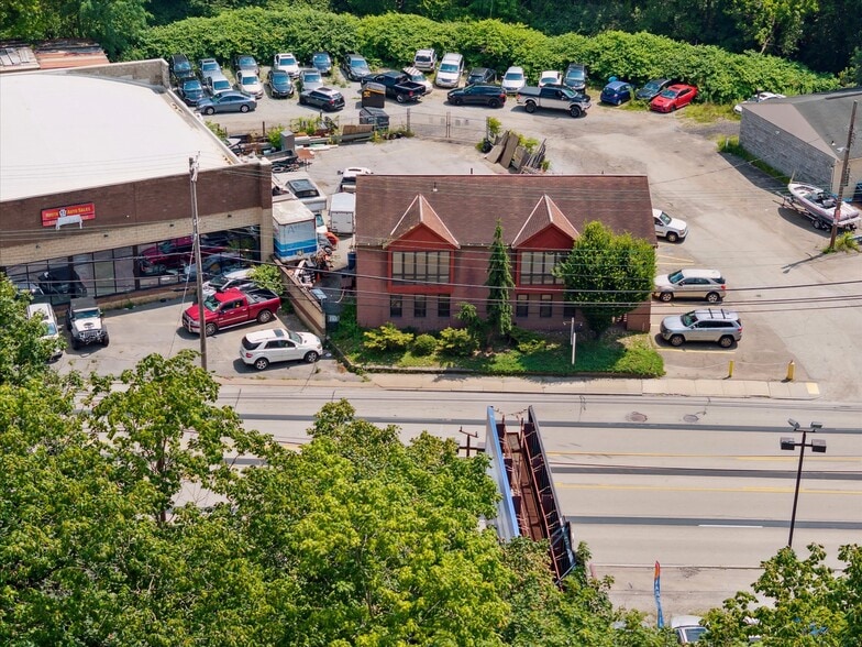 More Photos Of 1641 Saw Mill Run Blvd, Pittsburgh Flex For Sale