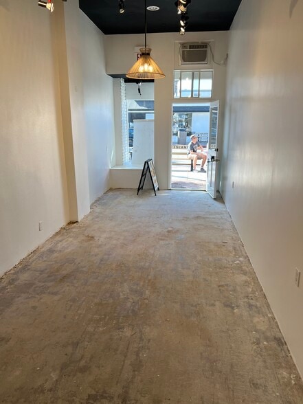 More Photos Of 226 Marine Ave, Newport Beach Storefront For Lease