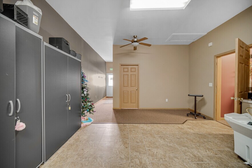 More Photos Of 165 E Robbins St, Wheatfield Medical For Sale