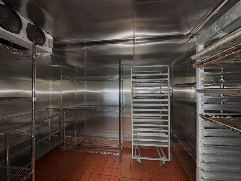 More Photos Of 300 Bay Shore Blvd, San Francisco Restaurant For Lease