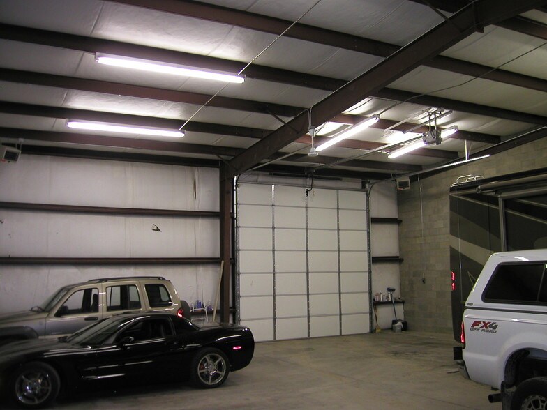 More Photos Of 2203-2205 W Main St, Farmington Distribution For Lease