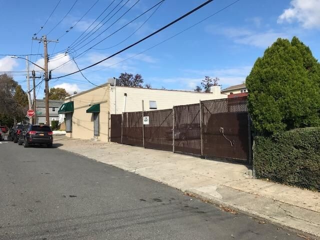 More Photos Of 3200 Schley Ave, Bronx Convenience Store For Sale
