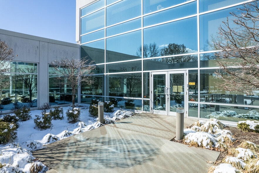 More Photos Of 100 Philips Pky, Montvale Research And Development For Sale