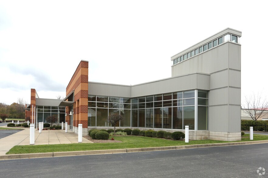 More Photos Of 900 Spring St, Jeffersonville Medical For Lease