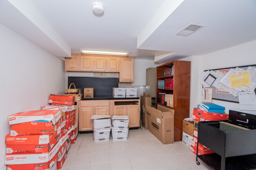 More Photos Of 48 Union Ave, Saratoga Springs Specialty For Sale