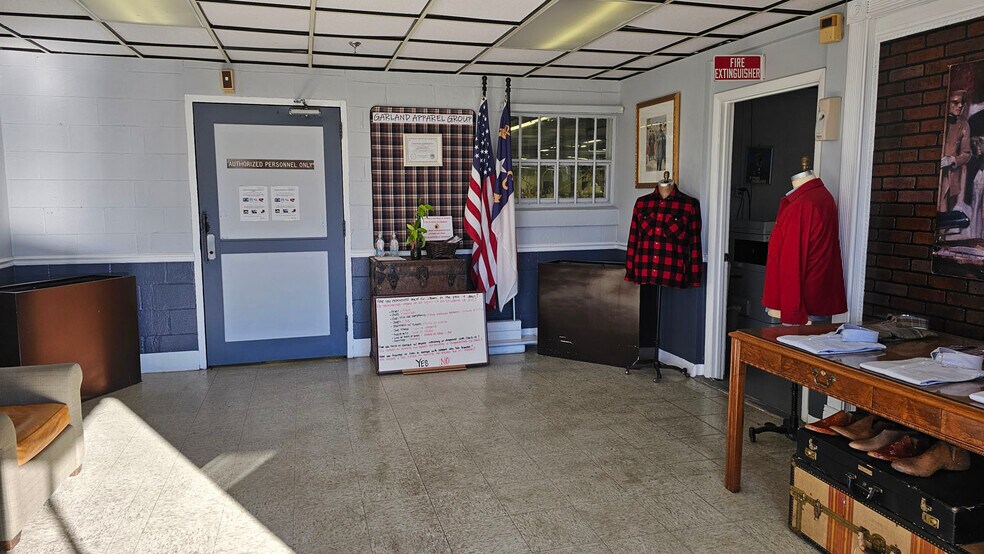 More Photos Of 120 S Church Ave, Garland Manufacturing For Lease