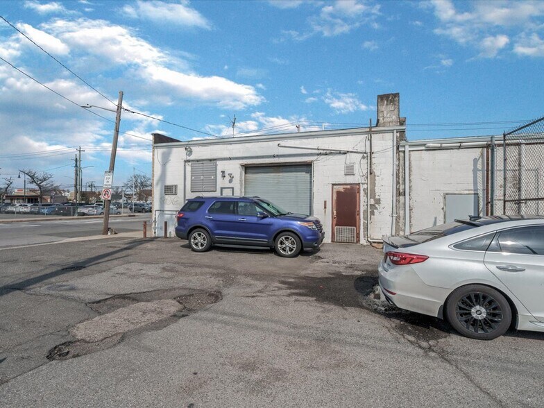 More Photos Of 3180 Lawson Blvd, Oceanside Storefront For Sale